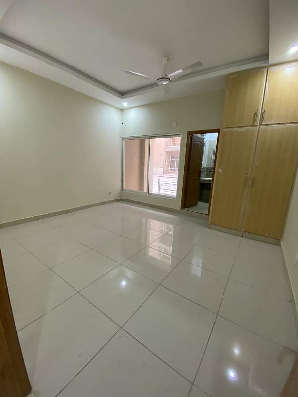 3 Bedroom Apartment Available For rent Gulberg Green Islamabad 10