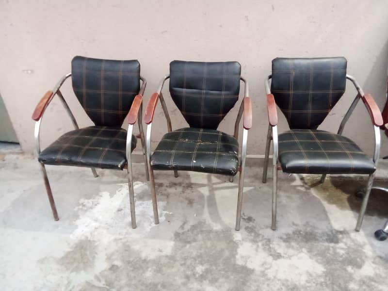 Office Chairs and Tables Reasonable Price in lahore For Sale 4