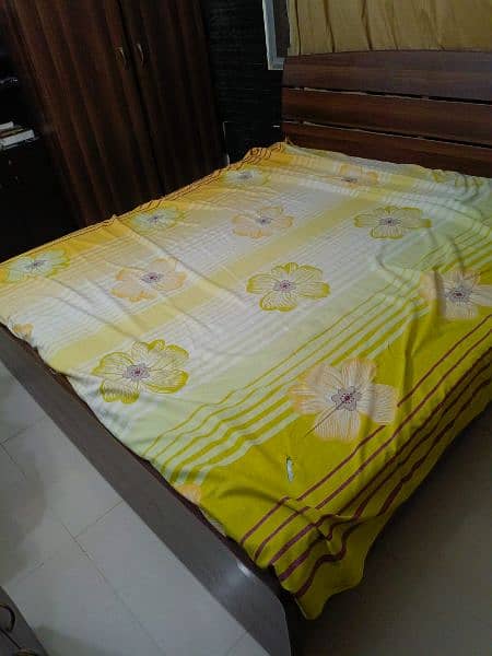 wooden bed+ mattress 6