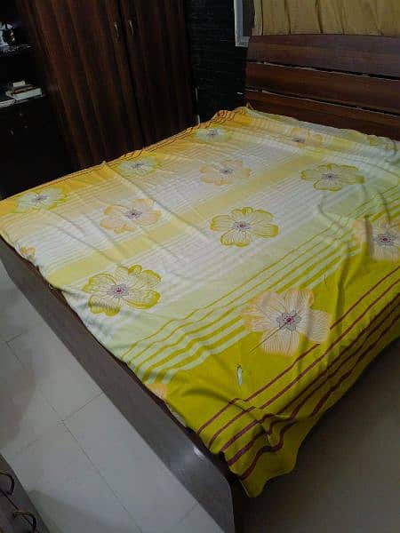 wooden bed+ mattress 7