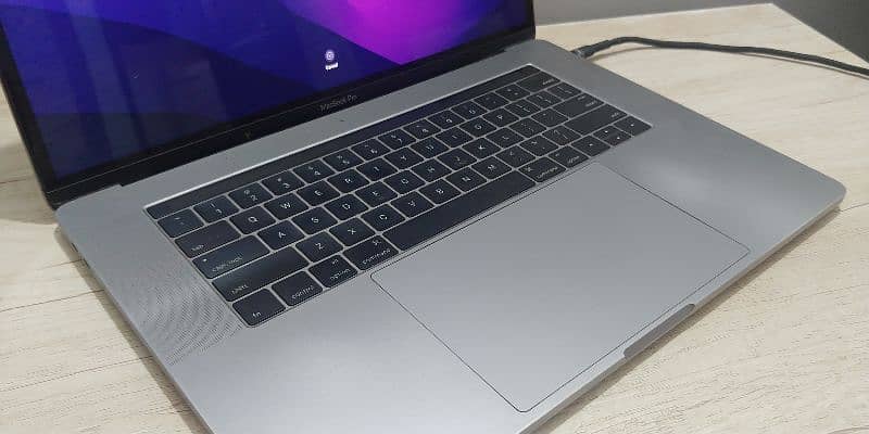 Macbook Pro 15 2016 Touch Bar (Read Description) 1