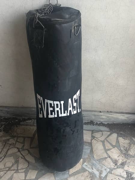 boxing bag with two gloves colour black 0