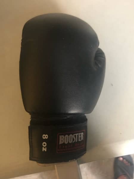 boxing bag with two gloves colour black 1