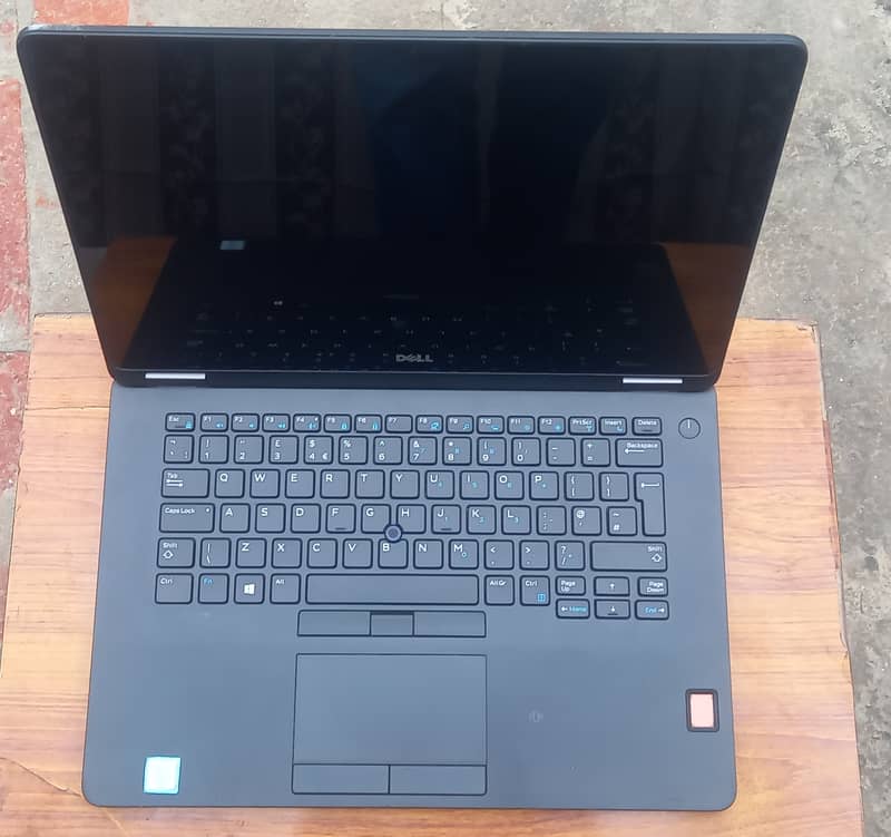 Dell latitude E7470, i5 6th generation, 8/128 ssd touch screen 3