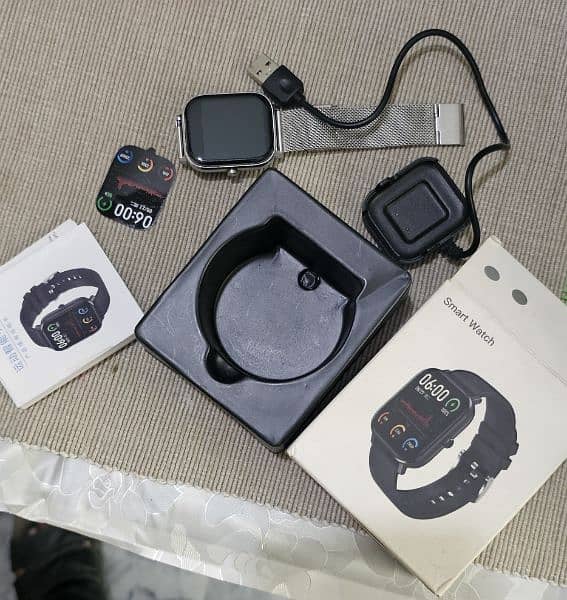 Smart Watch 10/10 owsum Battery heavy weight watch complete Box. 4