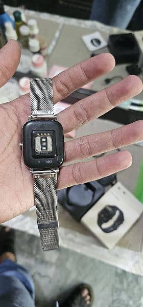 Smart Watch 10/10 owsum Battery heavy weight watch complete Box. 7