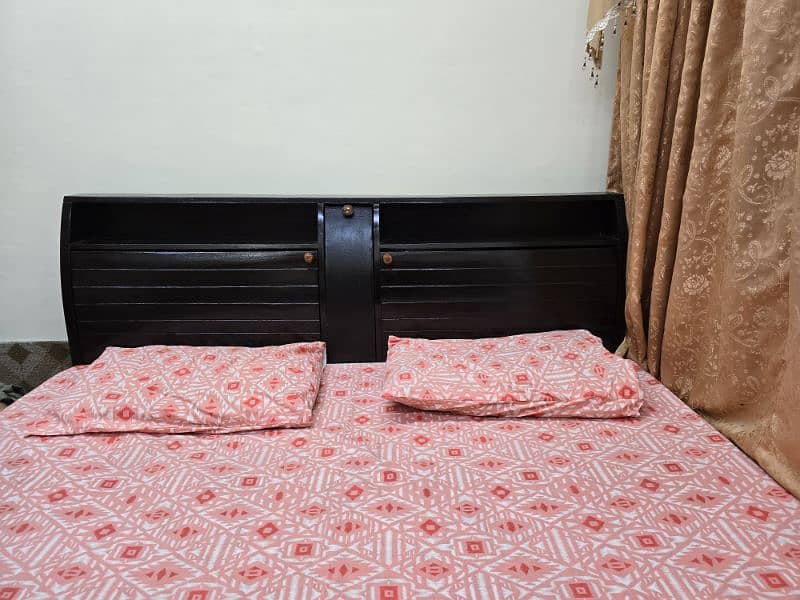 King size double bed 4