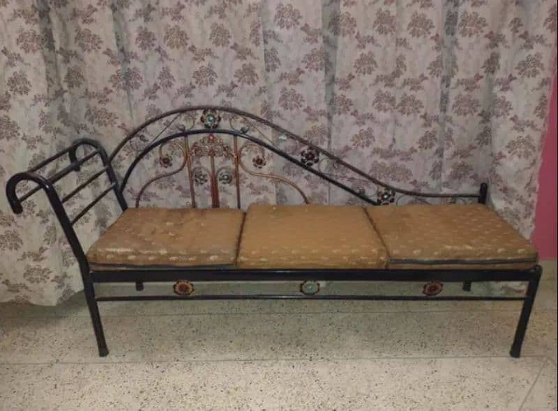 8seater iron sofa set with pot and 1wood sofa 2seater. read description 3