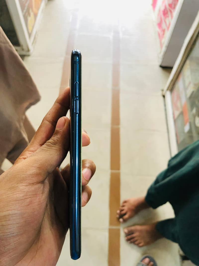 LG V30  4gb/ 64gb PTA. Approved 2