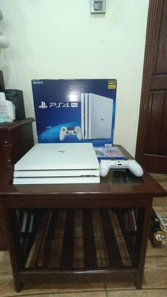 ps4 pro 1 tb white color 1