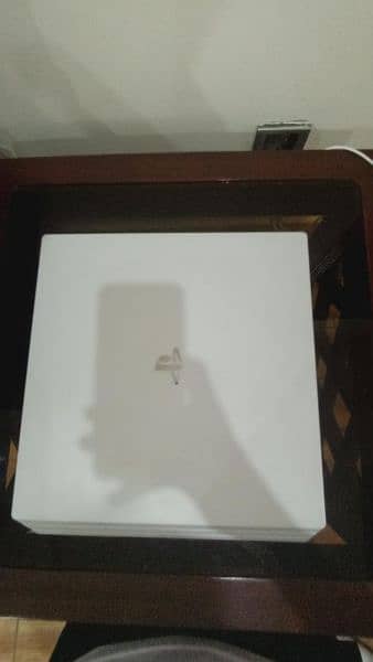 ps4 pro 1 tb white color 3