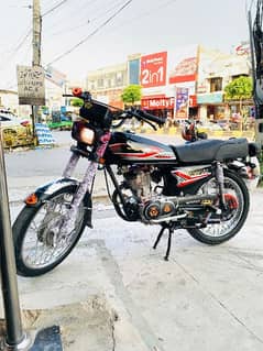 Honda 125 With Complete Genuine Saman Very resonable Price