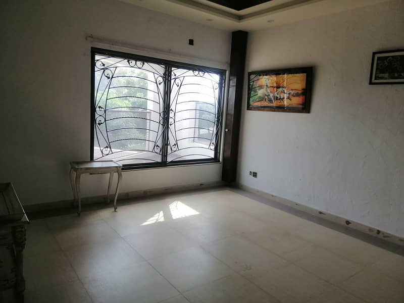 DHA PHASE 5, 27 MARLA CORNER 2 BEDS, SEPERATE GATE UPPER PORTION FOR RENT 4