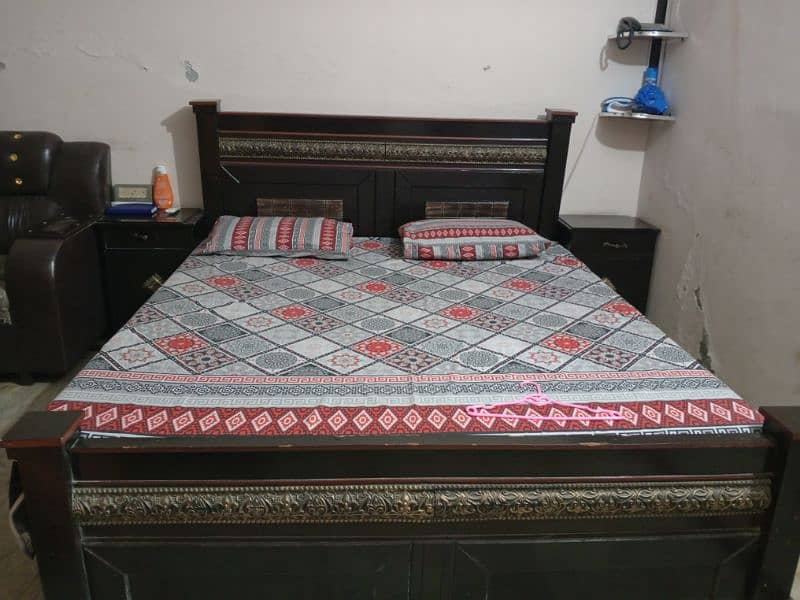 King size bed with side tables 0