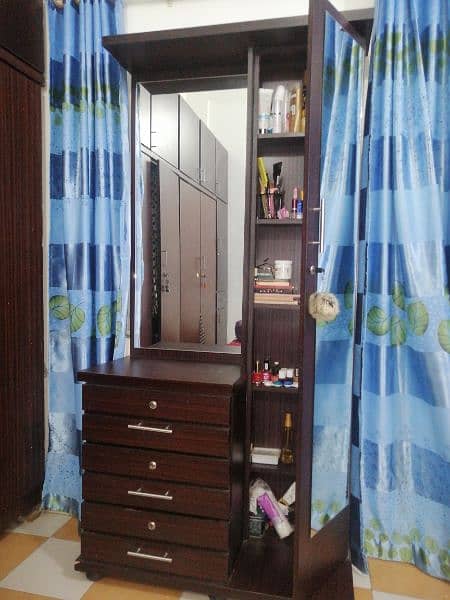 Dressing Table with Drawer locks 2