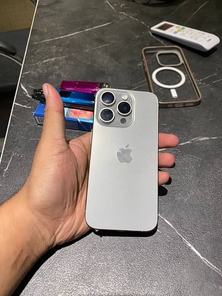 Iphone 15 pro jv 1