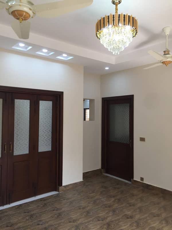 10 Marla Like New House For Sale At Very Hot Location Jasmine Block Bahria Town Lahore 3