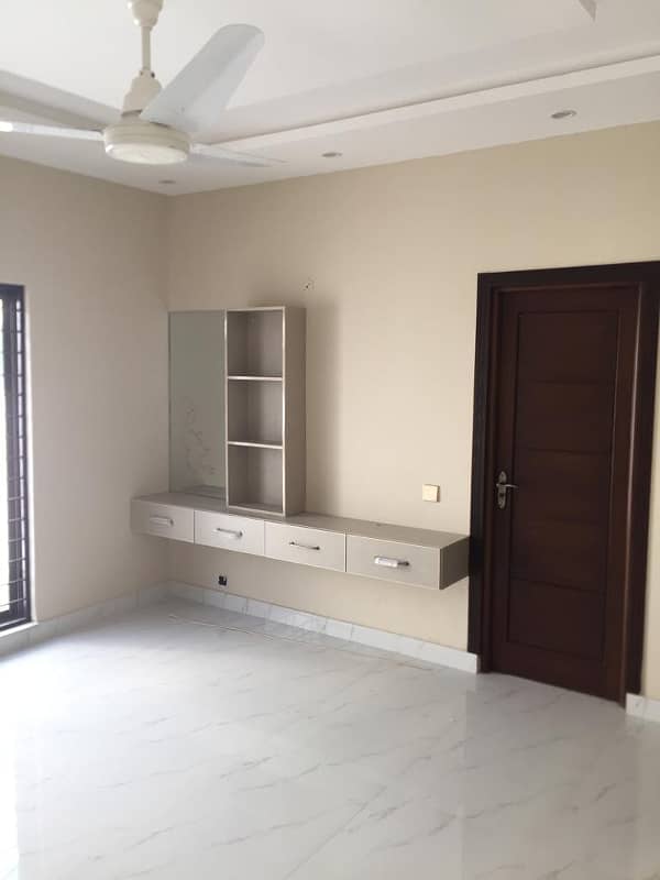 10 Marla Like New House For Sale At Very Hot Location Jasmine Block Bahria Town Lahore 15