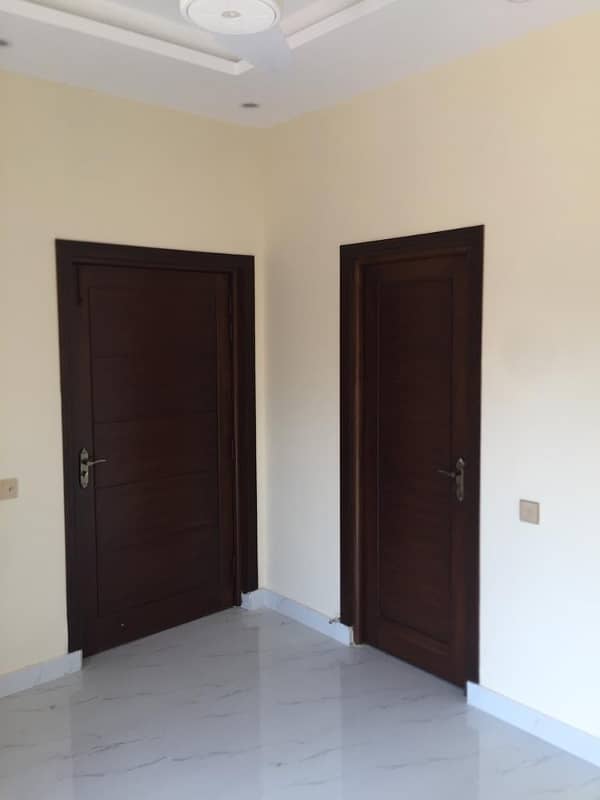 10 Marla Like New House For Sale At Very Hot Location Jasmine Block Bahria Town Lahore 17