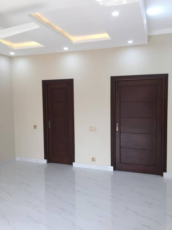 10 Marla Like New House For Sale At Very Hot Location Jasmine Block Bahria Town Lahore 20