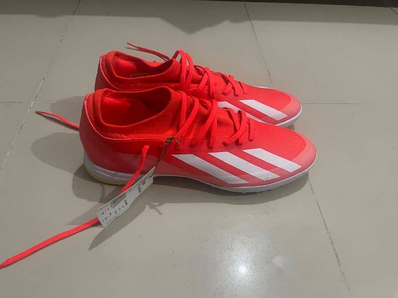 Adidas x crazyfast tf

Brand new football/sports shoes 4