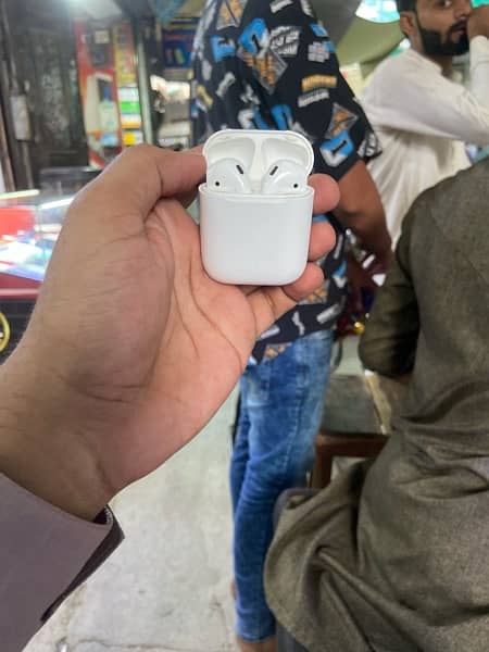 Apple AirPods (2Nd) Generation 1