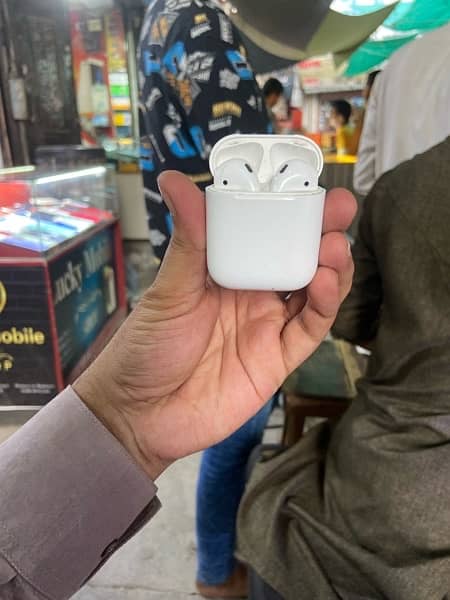 Apple AirPods (2Nd) Generation 4