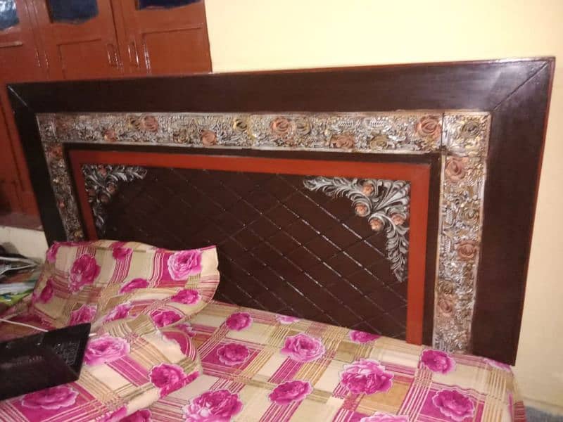 Urgent bed sale with 2 center table without dressing and side table 0