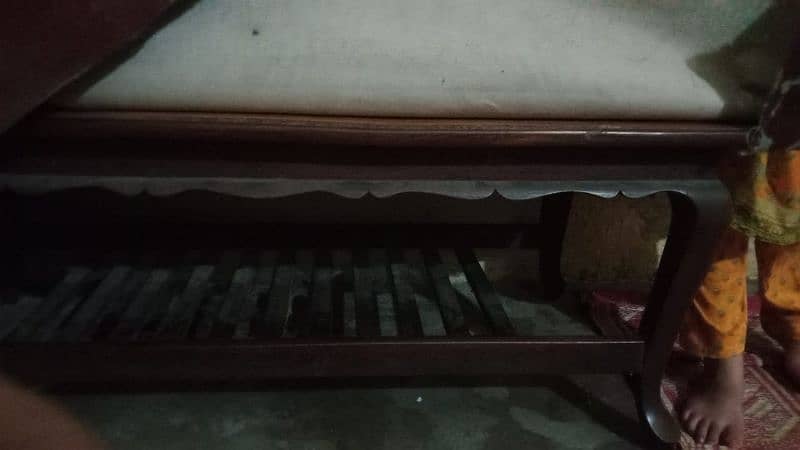 Urgent bed sale with 2 center table without dressing and side table 3