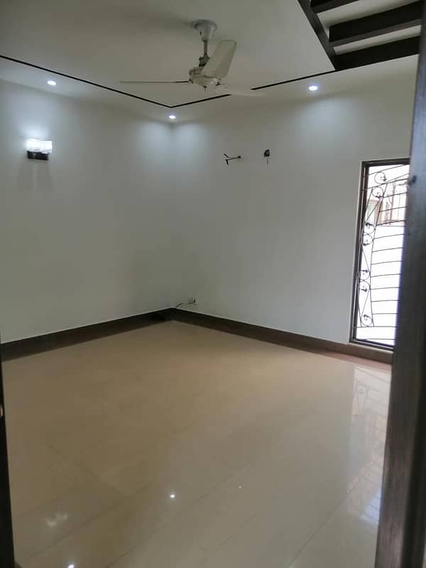 DHA PHASE 5 , 27 MARLA , INDEPENDENT LOWER PORTION, 3 BEDS FOR RENT 11