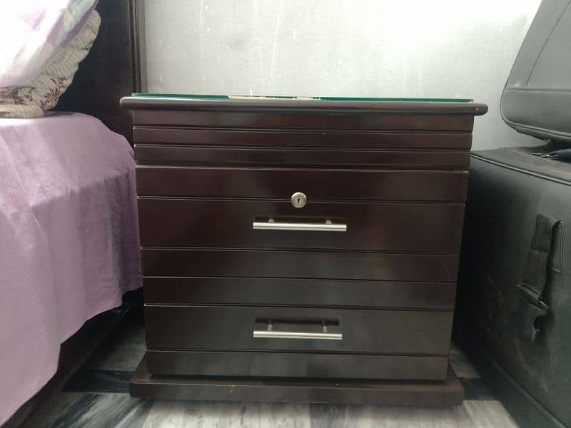 King size bed with side tables 5