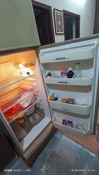 fridge in excellent condition 3