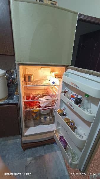 fridge in excellent condition 4