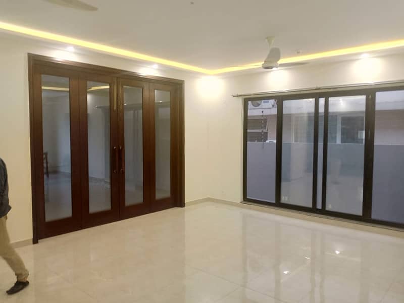 1 Kanal Lower Portion For Rent with Upper Lock in DHA Phase 7 Lahore 4