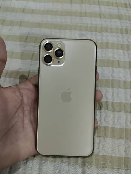 am selling iphone 11 pro 256 gb 1