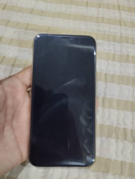 am selling iphone 11 pro 256 gb 3