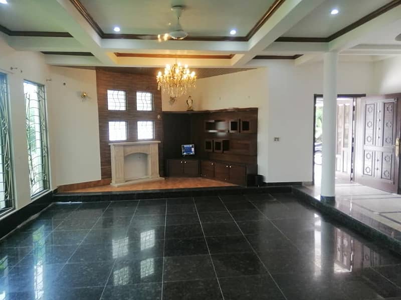 DHA PHAS 5, 27 MARLA , 5 BEDS, FULL HOUSE DOUBLE UNIT FOR RENT 22