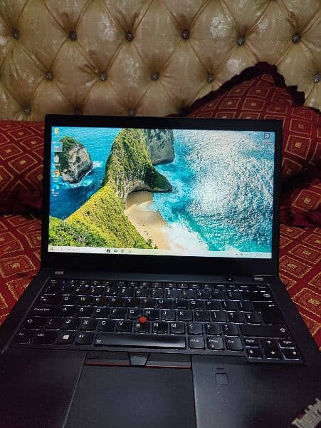 Lenovo T480s Unused laptop | 14 inch 1080 Tuch Scren | 256Gb SSD - 8Gb 2