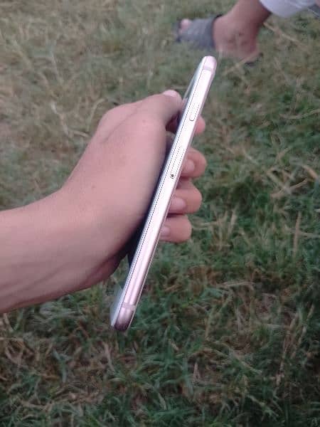 Iphone 8 64gb back crack 3