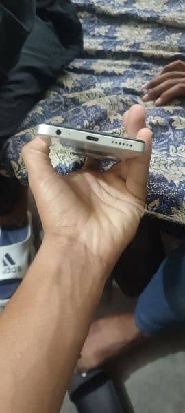 Infinix smart 8 pro 4+4 128 for sale arjant 4