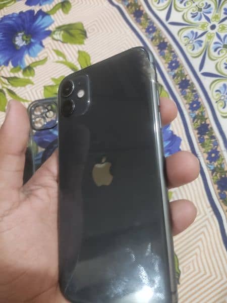 I'm selling my iPhone 11 6