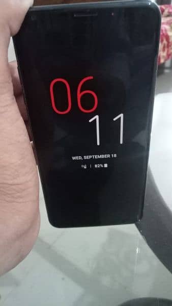 LG V30 THINQ 1