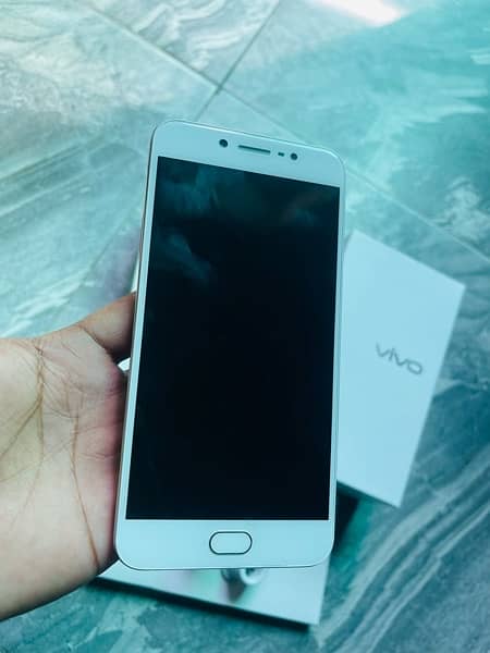 Vivo Y67 (6gb-128gb)urgent Sale. 0/3/2/8/0/7/7/9/4/9/3 6