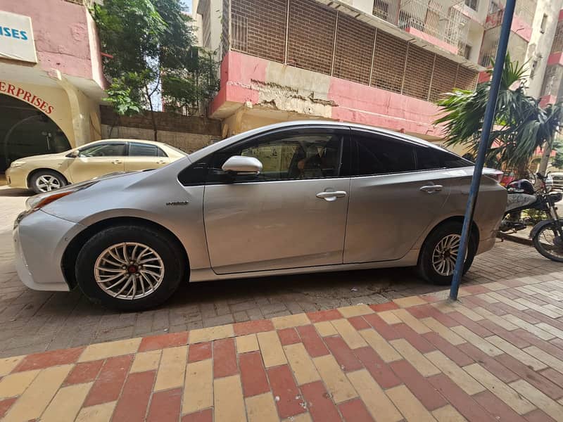 Toyota Prius S 2017/2021 Model Excellent Condition 2