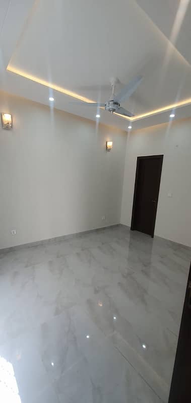 10 marla house for sale in paragon city lahore 4