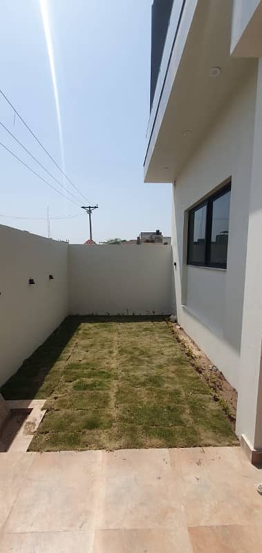 10 marla house for sale in paragon city lahore 17