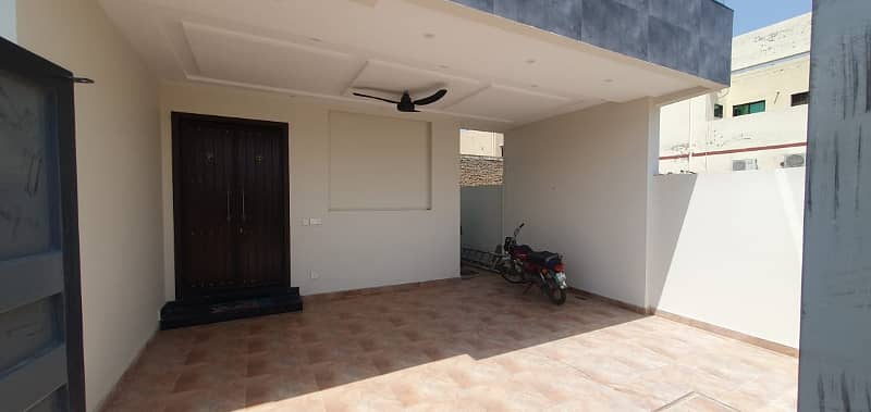 10 marla house for sale in paragon city lahore 18