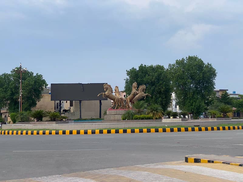 10 Marla Plot for Sale in Park View City Lahore Ideal for Modern Living 2