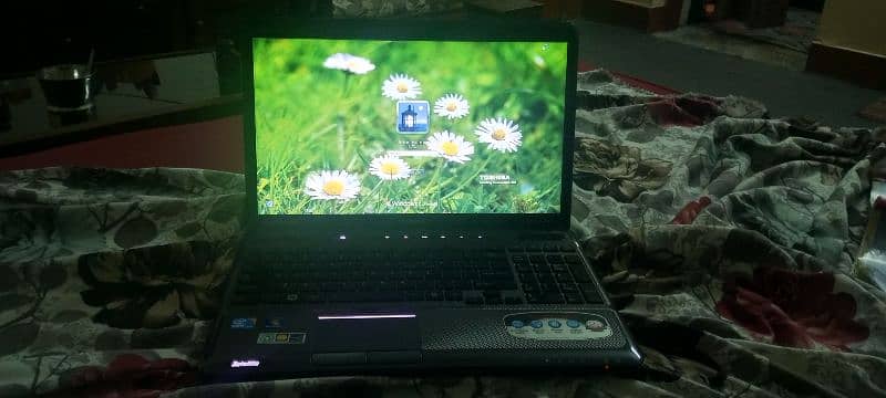 Toshiba laptop very good condition 1