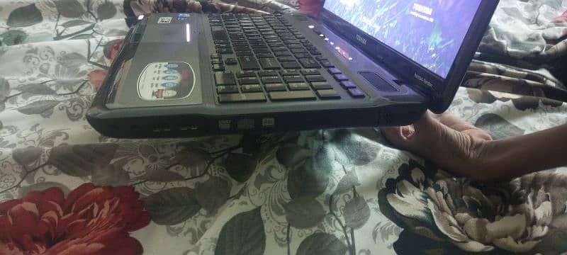 Toshiba laptop very good condition 2